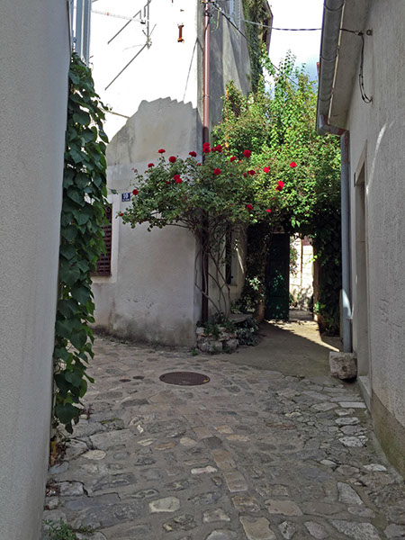 %_tempFileName2016_aTSV_August_023%