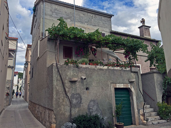 %_tempFileName2016_aTSV_August_026%